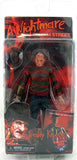 "Freddy Krueger con sombrero y guante de cuchillas, en empaque original de NECA."
