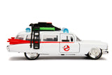 "Detalle del Auto Ghostbusters Cadillac ECTO 1 a escala 1:32 mostrando sus características fieles al vehículo original, incluyendo luces y logotipos."