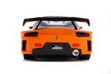  "Detalle del Mazda RX-7 de Han mostrando el acabado naranja y negro y las llantas deportivas."