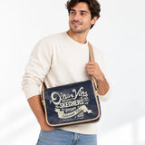 Bolso Skechers PVC Plomo 71201.49 con Tapa y Tirante Ajustable