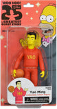 “Figura Yao Ming en blister con arte del 25 aniversario de Los Simpsons.”