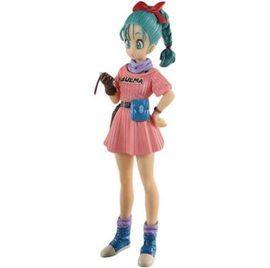 “Figura de Bulma con vestido rosa, botas y radar del dragón.”