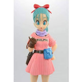 “Figura de Bulma con vestido rosa, botas y radar del dragón.”