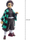  Figura completa de Tanjiro con su haori verde y katana