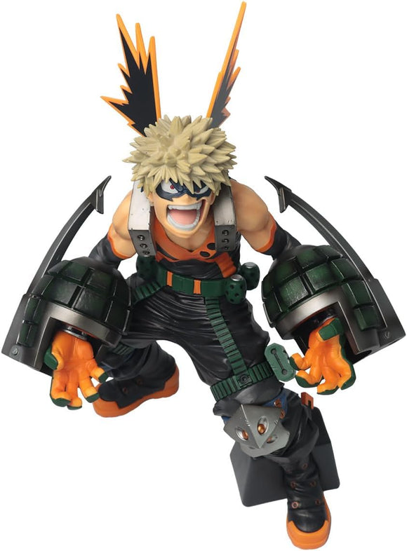 Figura de Bakugo con expresión de ataque y guantes granada