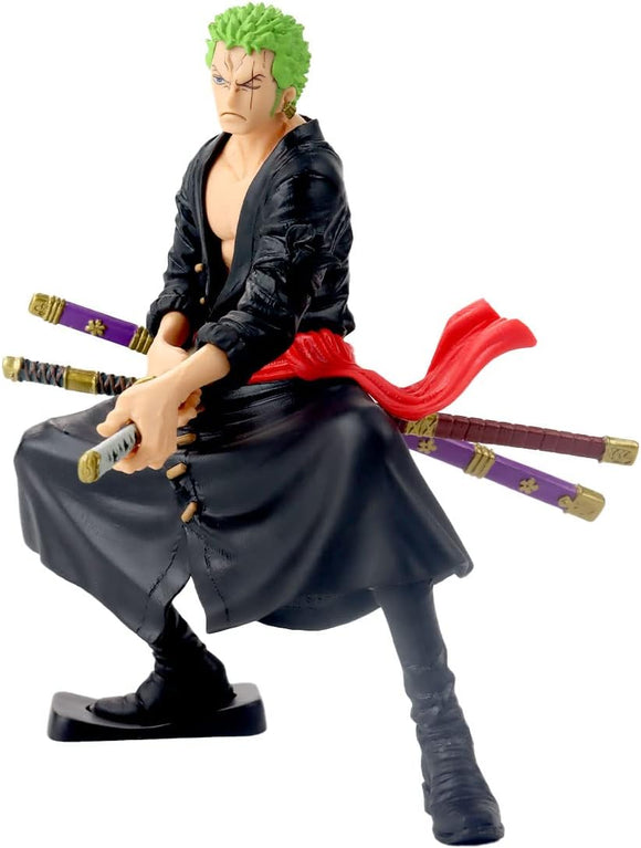 “Figura de Zoro con base y espadas listas para acción.”