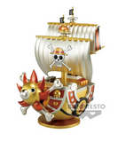 “Figura del barco Thousand Sunny edición dorada de One Piece.”