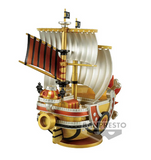 “Barco Thousand Sunny Gold con mástiles, banderas y base de soporte.”