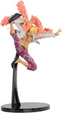 “Vista lateral de Doflamingo volando con capa rosa texturizada.”