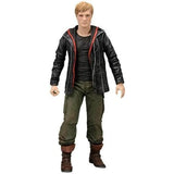 "Detalle de la figura de acción Peeta Mellark con su escultura precisa y colores fieles al personaje."