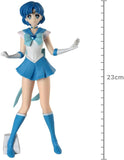 “Vista frontal de la figura Super Sailor Mercury con moño y base blanca.”


