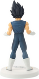“Vista lateral de Vegeta DXF Super Hero con pose desafiante.”