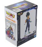 “Figura de Vegeta DXF Super Hero de frente en caja oficial Bandai.”