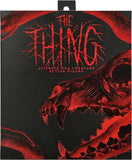 "Figura The Thing Dog Creature de 7 pulgadas en su empaque original de NECA, mostrando un diseño inspirado en la película de culto".