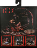 "Figura The Thing Dog Creature de 7 pulgadas en su empaque original de NECA, mostrando un diseño inspirado en la película de culto".