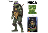 "Figura de acción Donatello con bastón Bo y rebanada de pizza incluidos."