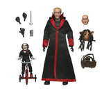 "Figura Saw - Jigsaw Killer con sus accesorios incluidos: cabezas intercambiables, triciclo de Billy y máscara de cerdo."