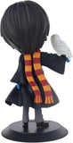 Vista trasera de Harry Potter con túnica y bufanda de Gryffindor