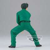 “Vista trasera de la figura de Yusuke Urameshi en uniforme verde”