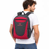 Mochila Quechua QC-14212 Guinda/Verde con Bolsillos Laterales y Divisiones Internas