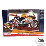 MOTO a Escala 1:10 Honda Repsol 2008 Pedrosa con Soporte Cromado - Maisto 31162