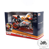 MOTO a Escala 1:10 Honda Repsol 2008 Pedrosa con Soporte Cromado - Maisto 31162