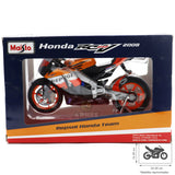 MOTO a Escala 1:10 Honda Repsol 2008 Pedrosa con Soporte Cromado - Maisto 31162