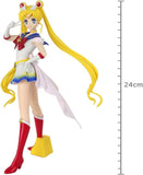 “Figura Super Sailor Moon II con base de soporte y caja coleccionable Bandai.”