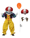 Figura de Acción Pennywise IT 1990 NECA | Edición Coleccionista | 8 Pulgadas