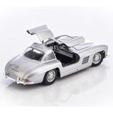 AUTO 1:24 MERCEDES BENZ 300SL plata 18-22023 BBURAGO