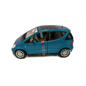 AUTO 1:18 MERCEDES BENZ A-CLASS celest rojo 31841 MAISTO