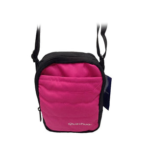 Bolso Quechua Q-5205A Fucsia con Divisiones y Tirante Ajustable