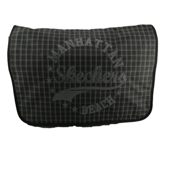 Bolso con Tapa Skechers Messenger Bag Negro 72802.06 | Estilo Urbano y Práctico