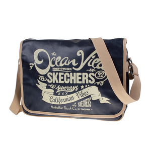 Bolso Skechers PVC Plomo 71201.49 con Tapa y Tirante Ajustable