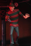 "Detalle de la figura Freddy Krueger mostrando su estilo caricaturesco y colores vivos."