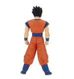 “Vista trasera de la figura Son Gohan Grandista de 25 cm con base incluida.”