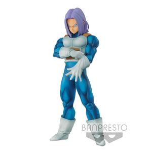 “Vista frontal de Trunks en pose con brazos cruzados.”