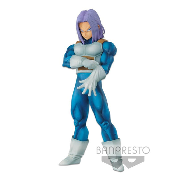“Vista frontal de Trunks en pose con brazos cruzados.”