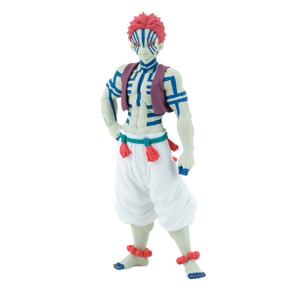 “Figura Akaza de Demon Slayer Bandai en pose desafiante.”
