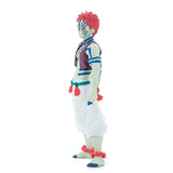 “Figura Akaza de Demon Slayer Bandai en pose desafiante.”