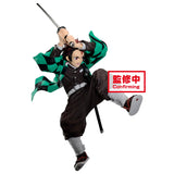 “Detalle de Tanjiro Kamado con haori verde a cuadros y expresión decidida.”