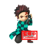 “Figura chibi detallada de Tanjiro Kamado de 7 cm Bandai WCF.”