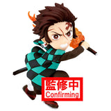 “Tanjiro chibi con katana y efecto de llama en pose de combate.”