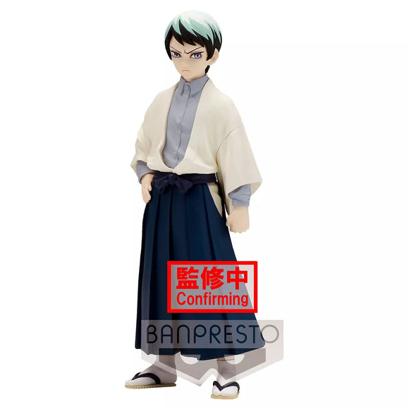 “Figura estática de Yushiro con hakama azul y kimono claro.”