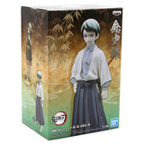 “Figura de Yushiro de Demon Slayer junto a su caja Bandai original.”