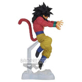 Vista lateral de la figura Goku SSJ4 con cola de simio