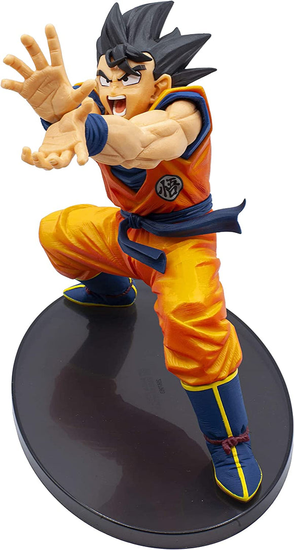 “Figura de Goku en pose dinámica sobre base negra coleccionable.”