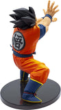 “Vista posterior de Goku con kanji en su traje naranja clásico.”