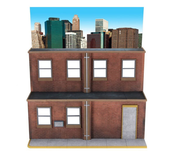 “Fachada completa del Diorama Street Scene NECA con ventanas y puerta.”
