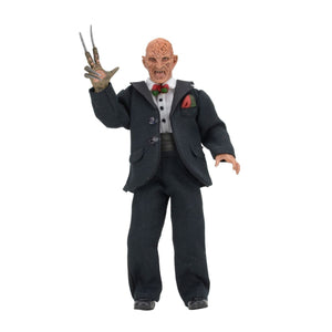 "Figura de Freddy Krueger de NECA con sus accesorios, incluyendo cabeza intercambiable y mano con guantes de cuchillas."